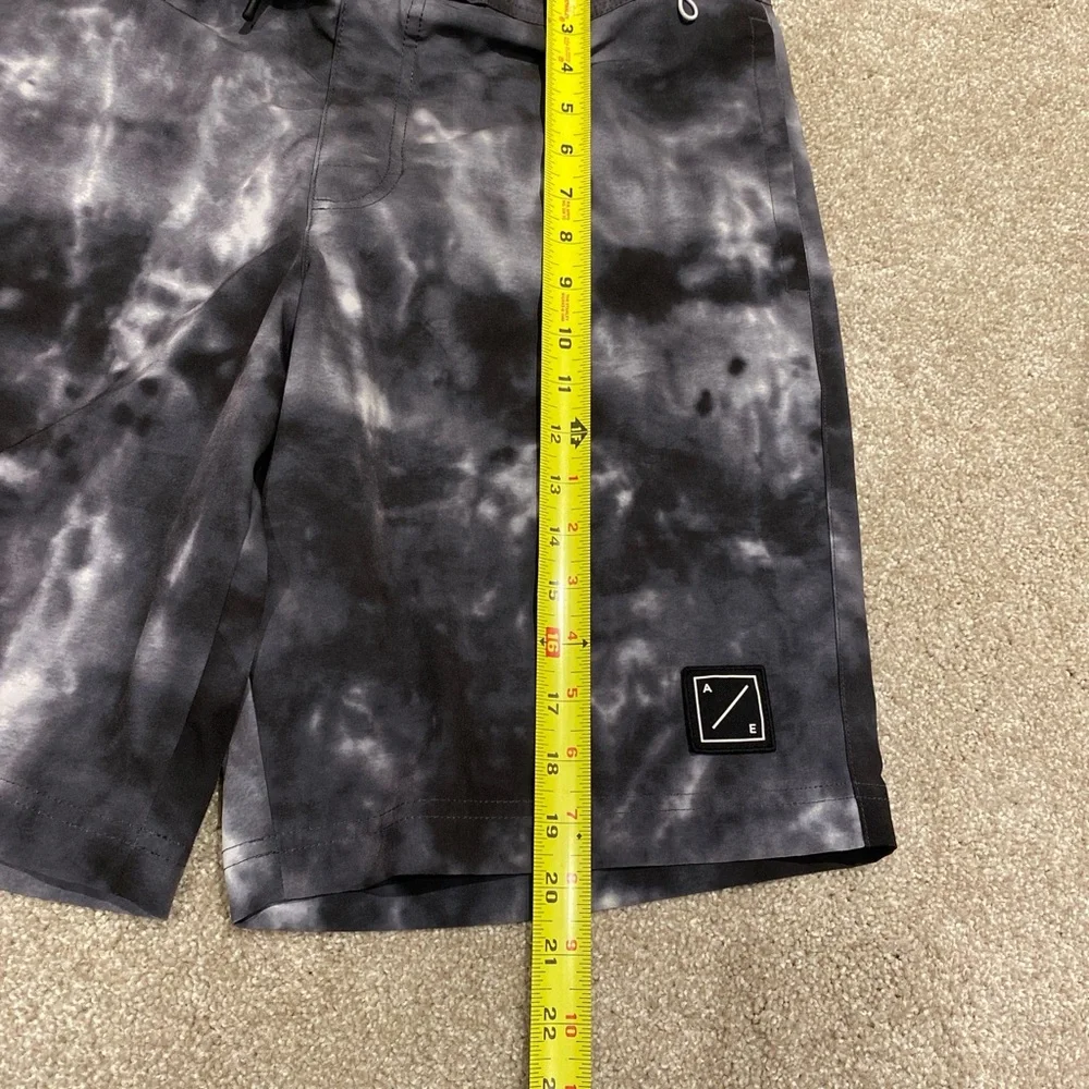 American Eagle Black‎ and White Tie Dye Board Shorts Size M
